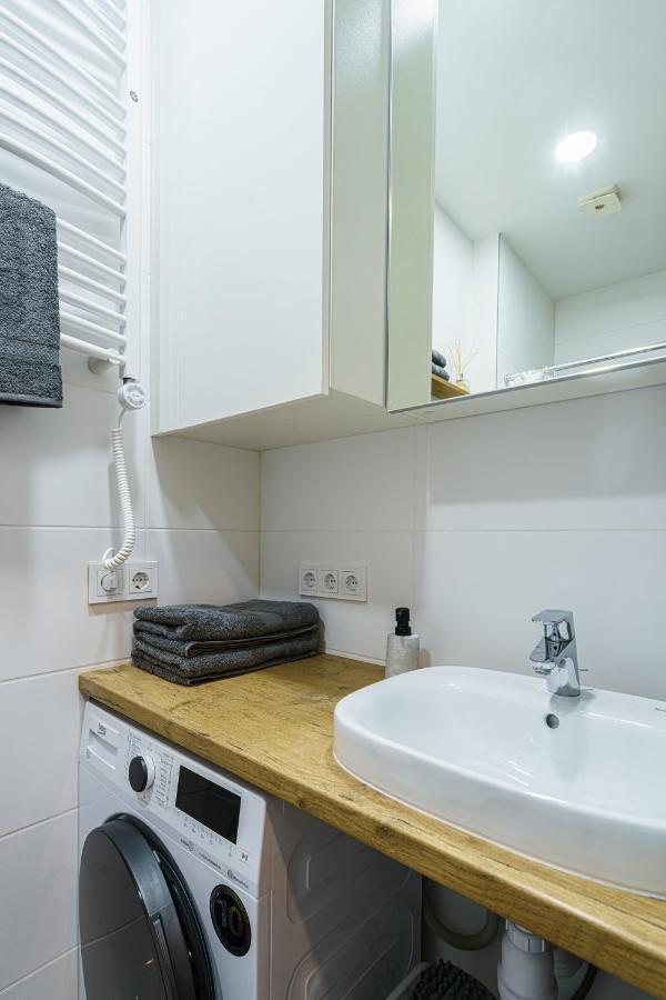 Modern Rustic In Center-Prime Rentals Kaunas Exteriör bild